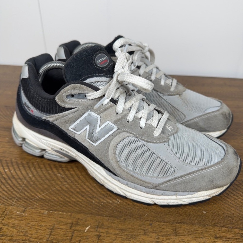 New Balance Shoes Mens 9.5 Gray Rain Cloud 2002R Suede Mesh Running Sneakers